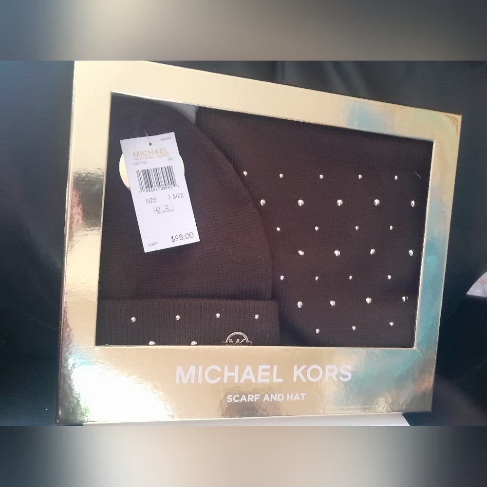 New Michael Kors Chocolate Brown Scarf and Hat Set NWT